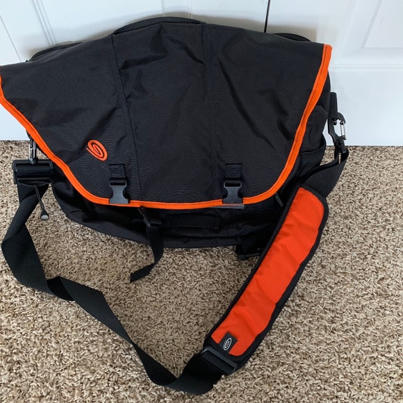 Timbuk2 Classic Messenger Bag | 6KU Bikes timbuk2 classic messenger